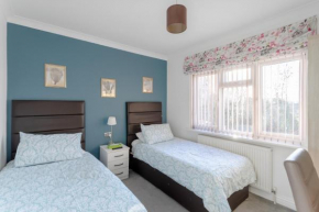 Room in Guest room - Apple House Wembley Twin Room, Barnet